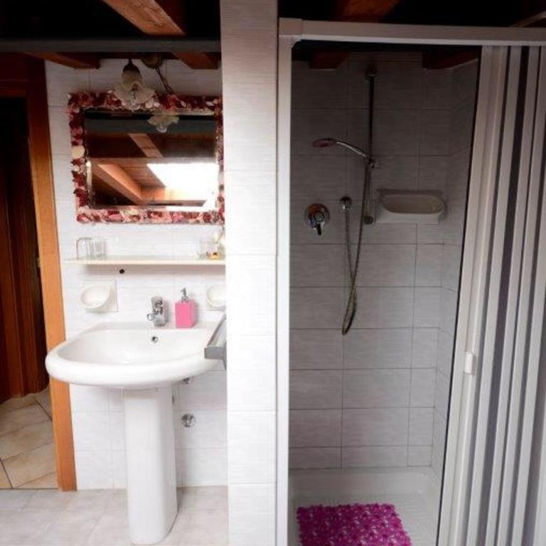 B&B Cosi fan Tutte - Camera Matrimoniale/Doppia con Letti Singoli con Bagno Privato Esterno - 10