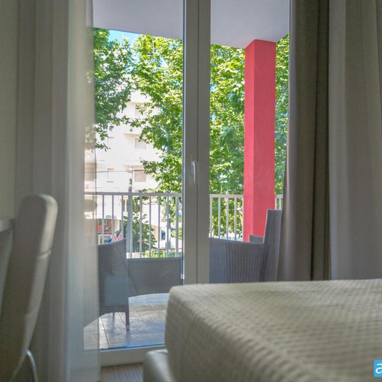 Hotel Amicizia - Camera Matrimoniale con Balcone - 11