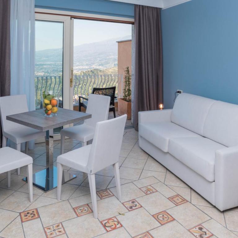 Villa Le Terrazze Charming Rooms - Deluxe Suite with Sea View - 15