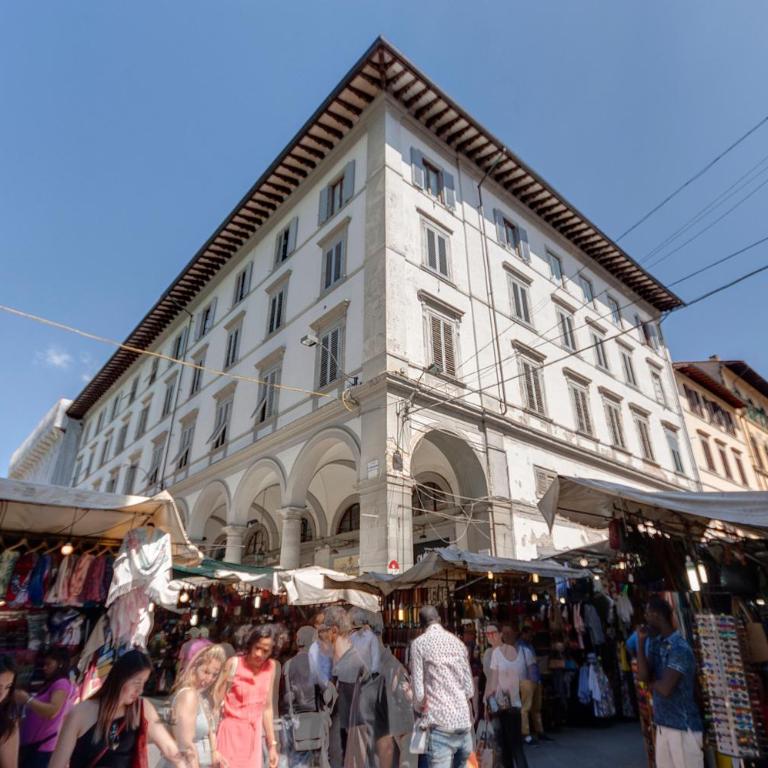 Cappelle Medici - Three-Bedroom Apartment - 1