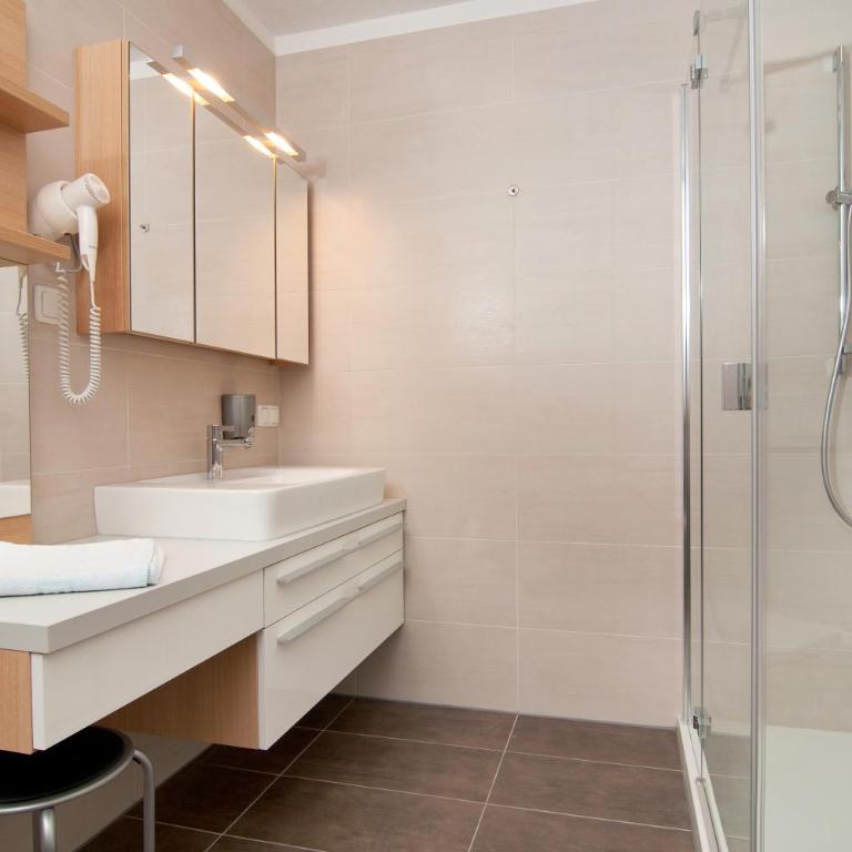 Erlebnis-Hotel-Appartements - Superior Doppelzimmer mit Balkon - 3