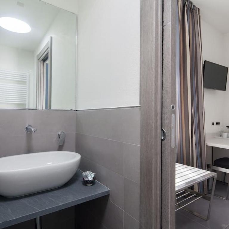 Villino Wanda - Camera Matrimoniale con Bagno Privato - 11
