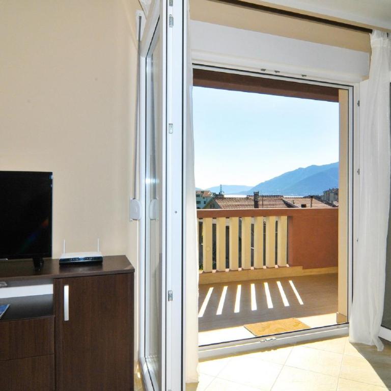 Apartments Mira - One-Bedroom Apartment - 11