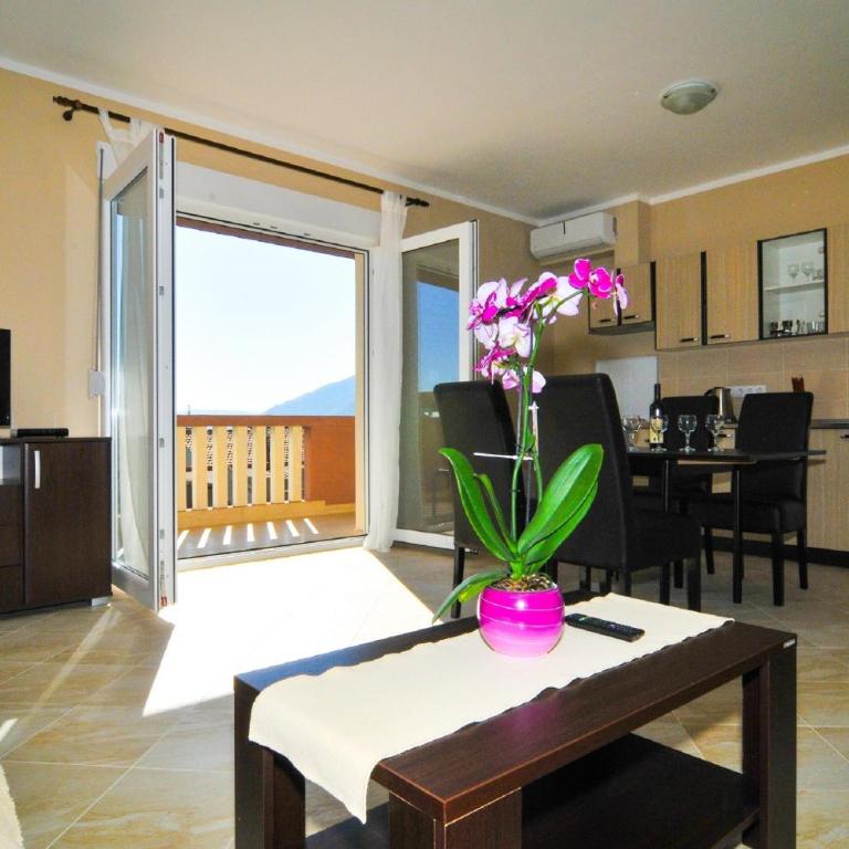Apartments Mira - One-Bedroom Apartment - 8