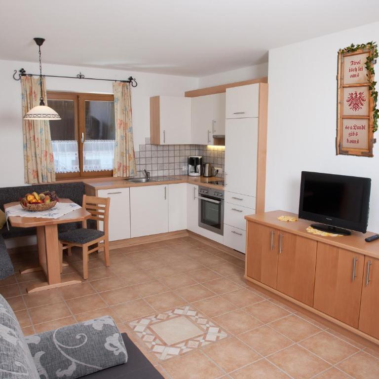 Landhaus Zeller - Two-Bedroom Apartment (5 Adults) - 5