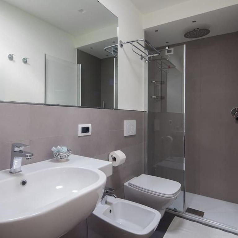 Villino Wanda - Camera Familiare con Bagno Privato - 13