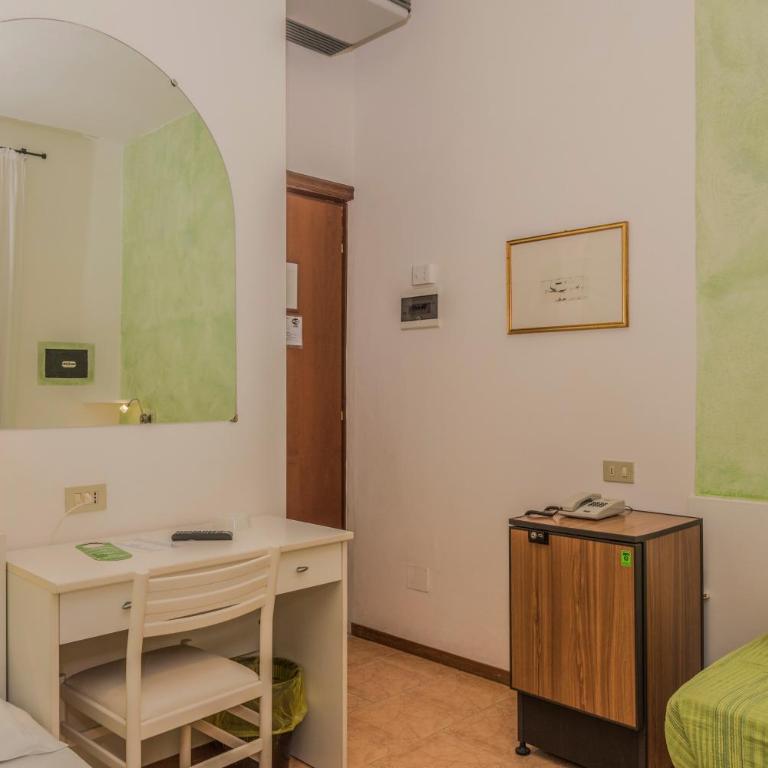 Hotel Nuova Graziosa - Quadruple Room - 6
