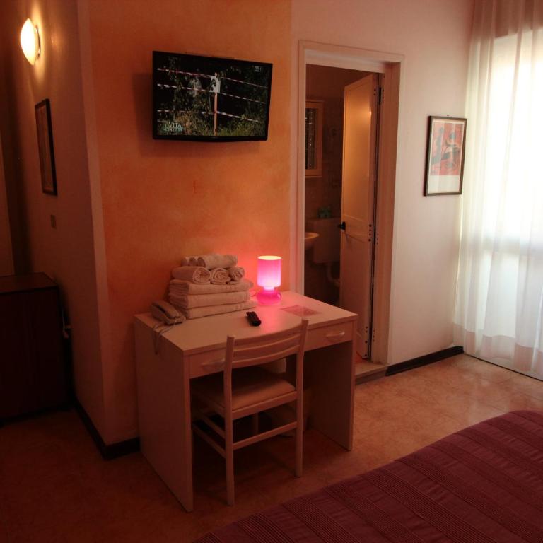 Hotel Nuova Graziosa - Triple Room - 8