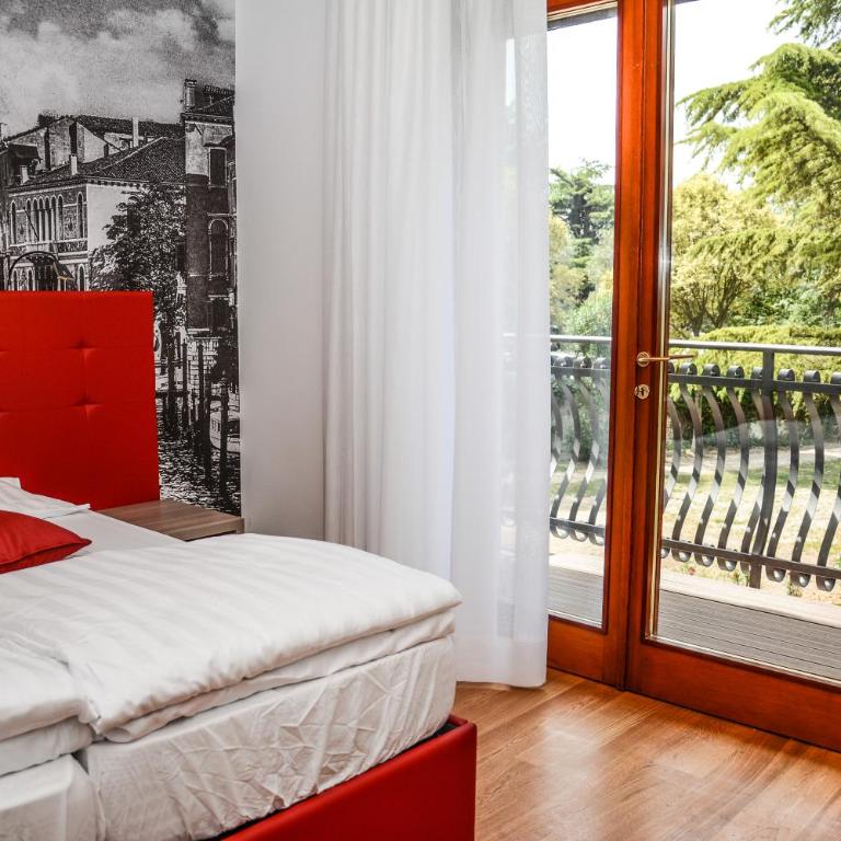 Villa Torbole - Camera Deluxe Matrimoniale/Doppia con Letti Singoli con Balcone e Vista Lago - 7