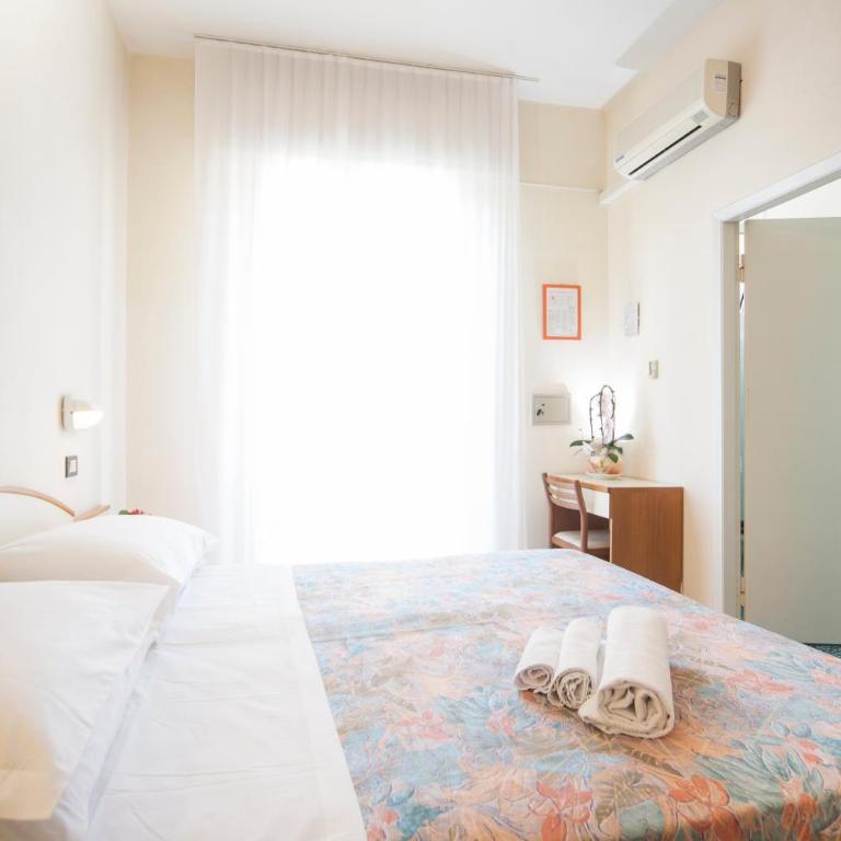 Hotel Latini - Camera Matrimoniale/Doppia con Letti Singoli - 2