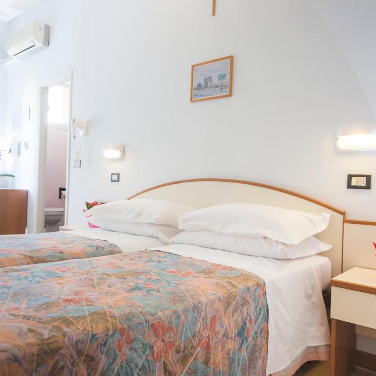 Hotel Latini - Camera Matrimoniale/Doppia con Letti Singoli - 1