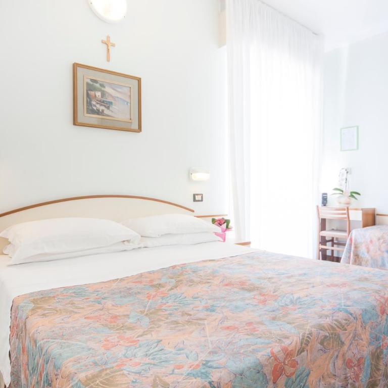 Hotel Latini - Camera Matrimoniale/Doppia con Letti Singoli - 3