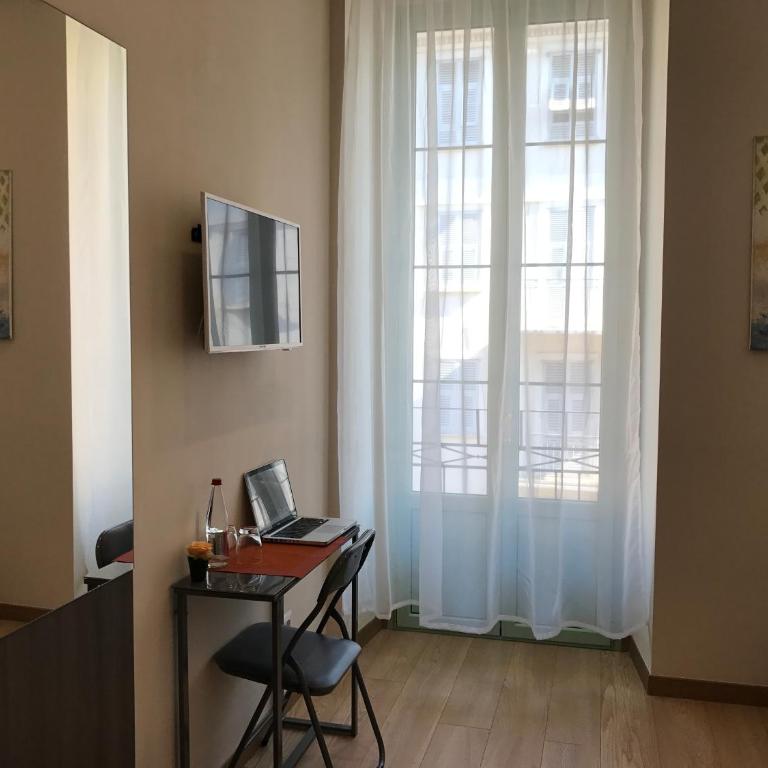 Boutique Hôtel Neptune Nice - Chambre Double avec Balcon - Vue sur Rue Piétonne - 5