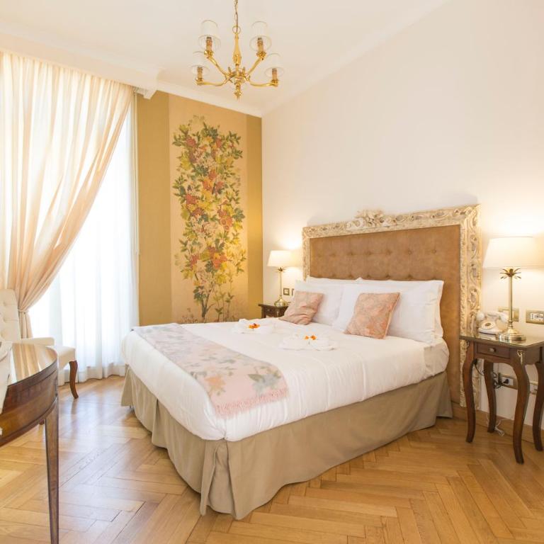 Royal Suite Trinità Dei Monti - Camera Matrimoniale Deluxe con Balcone - 2