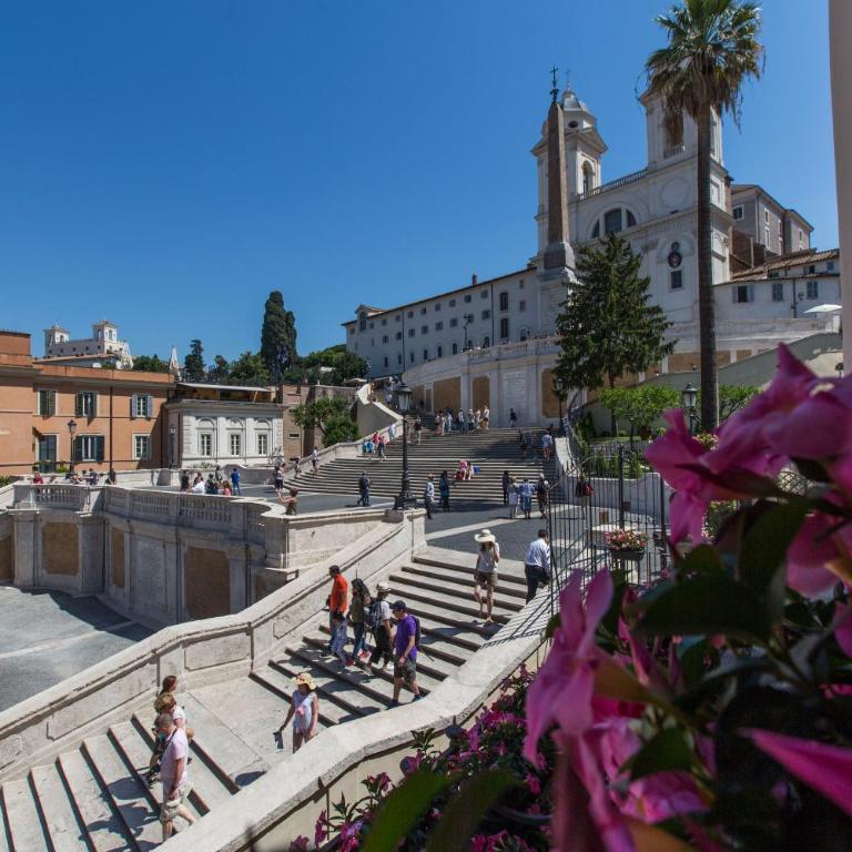 Royal Suite Trinità Dei Monti - Camera Matrimoniale Deluxe con Balcone - 4