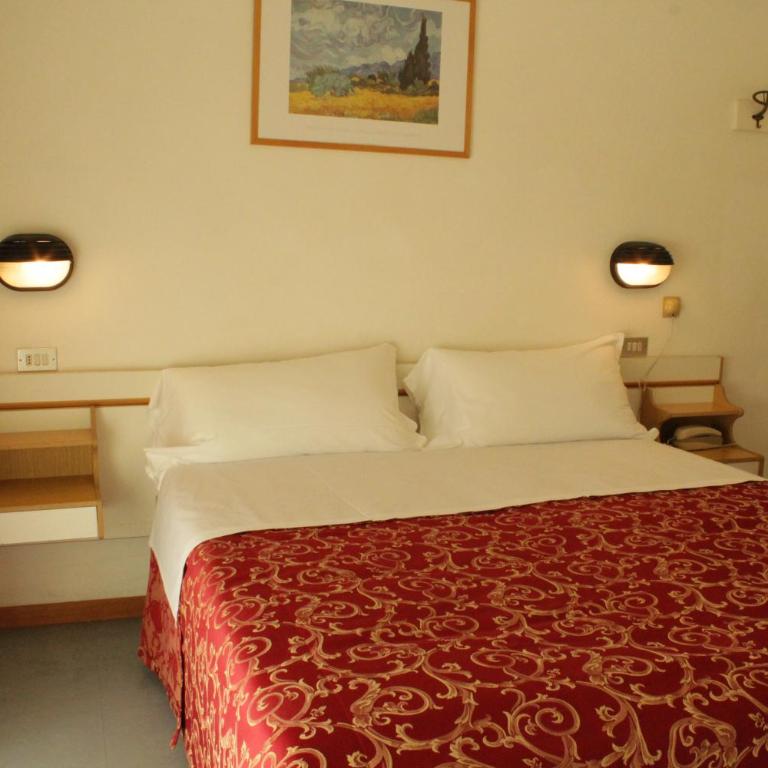 Hotel Clara - Camera Matrimoniale/Doppia con Letti Singoli con Balcone - 2