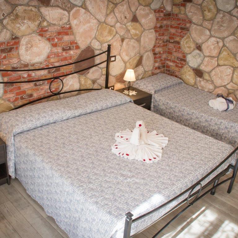 Rocca Pinta Guest House - Camera Matrimoniale con Letto Supplementare - 3