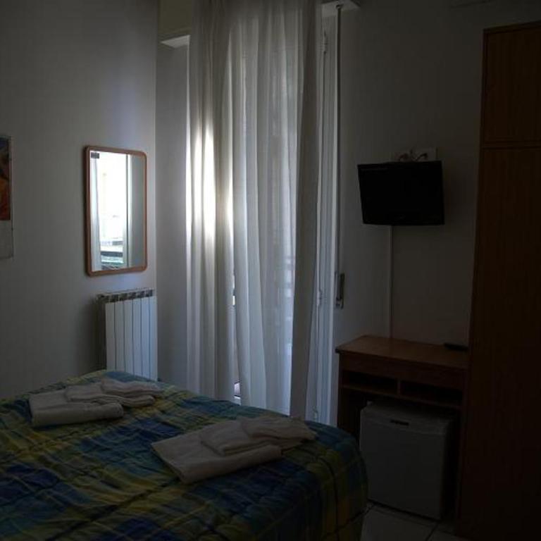 Hotel Annarita-mezza pensione plus- spiaggia inclusa - Camera Matrimoniale con Accesso Spiaggia - 2