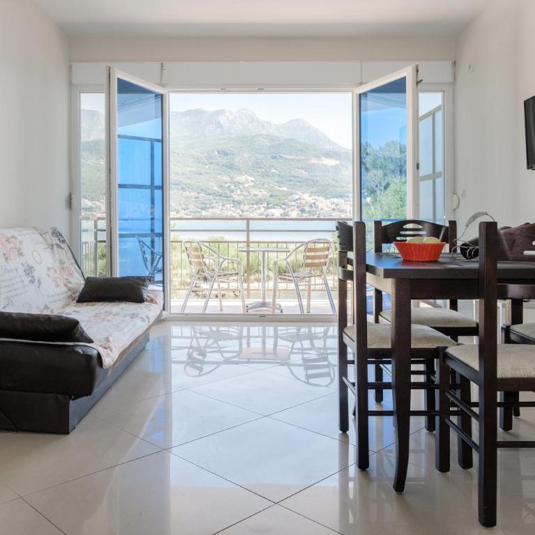 Apartments Riverside - One-Bedroom Apartment with Sea View - 9