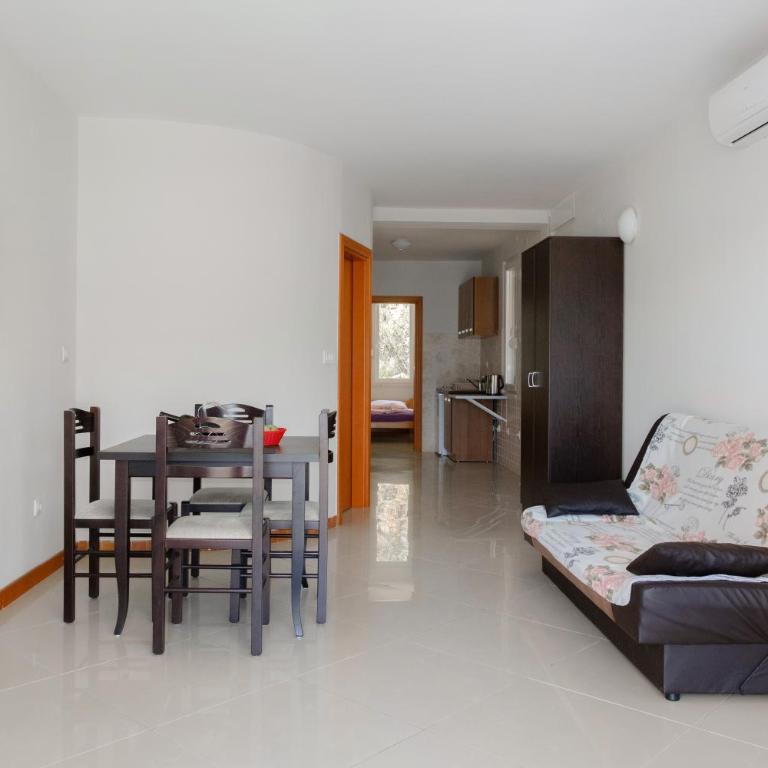 Apartments Riverside - One-Bedroom Apartment with Sea View - 7