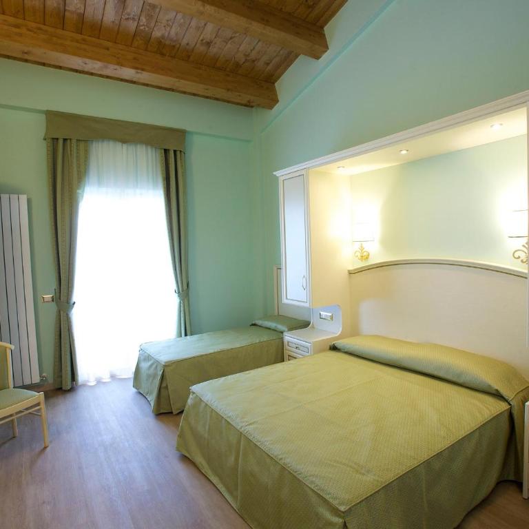 Hotel Da Angelo - Camera Familiare con Balcone - 4