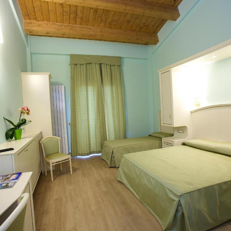 Hotel Da Angelo - Camera Familiare con Balcone - 1