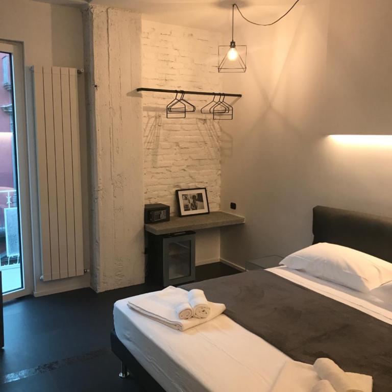 The Boutique Napoli Suite - Camera Tripla Deluxe con Balcone - 8