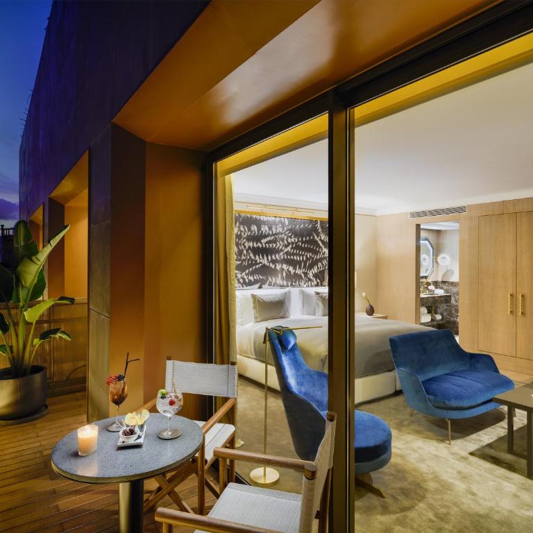 The One Barcelona GL - Deluxe Double Room with Terrace - 1