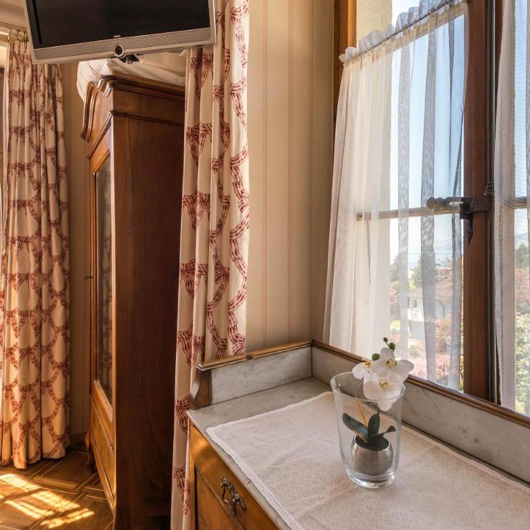 Swiss Historic Hotel Masson - Superior Double Room with Lake View - 6