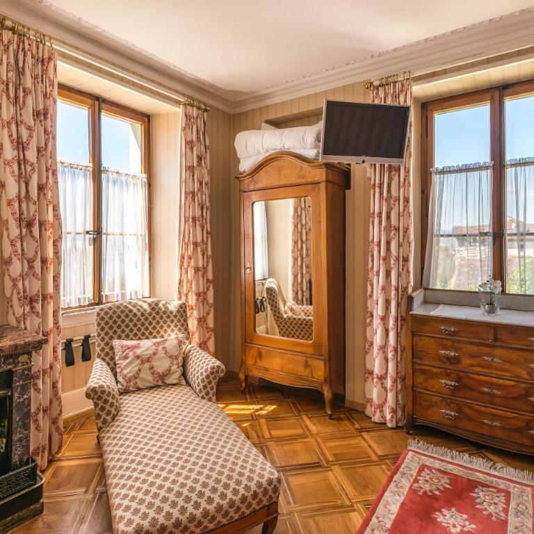 Swiss Historic Hotel Masson - Superior Double Room with Lake View - 7