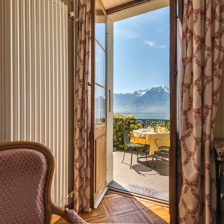 Swiss Historic Hotel Masson - Superior Double Room with Lake View - 8