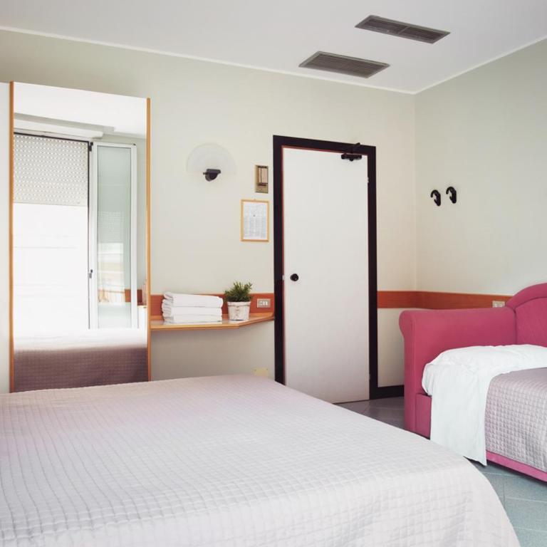 Hotel Junior by OasiGroup Hotels - Camera Tripla - 1
