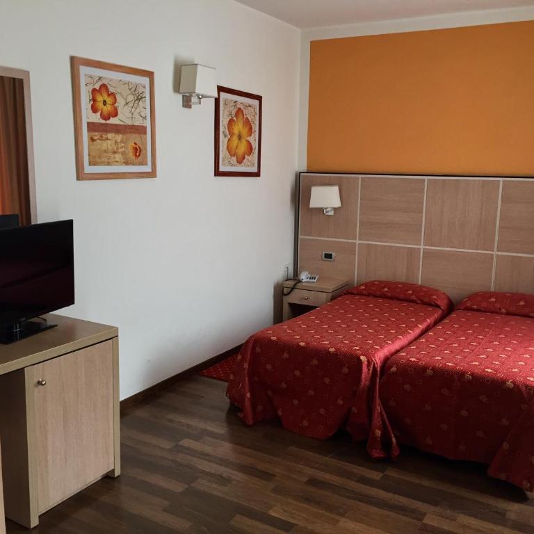 Hotel Capo Reamol - Camera Ampia Doppia con Letti Singoli con Terrazza e Vista Lago - 4