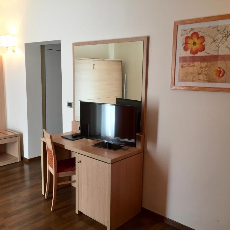 Hotel Capo Reamol - Camera Ampia Doppia con Letti Singoli con Terrazza e Vista Lago - 5