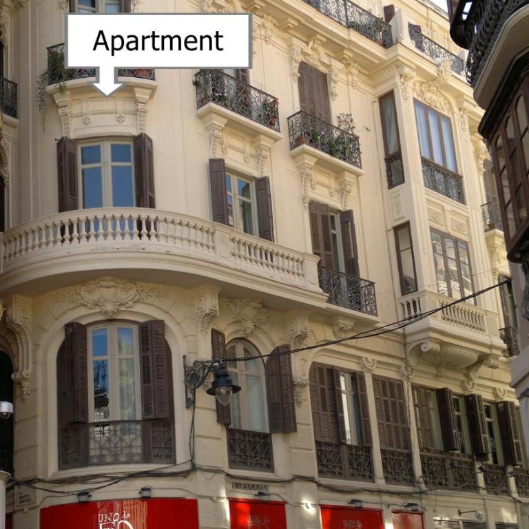 Historic 19th-Century Apartment with Balcony Overlooking Plaza - Deluxe Apartment - 41