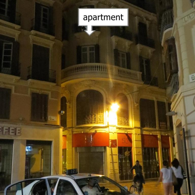Historic 19th-Century Apartment with Balcony Overlooking Plaza - Deluxe Apartment - 39