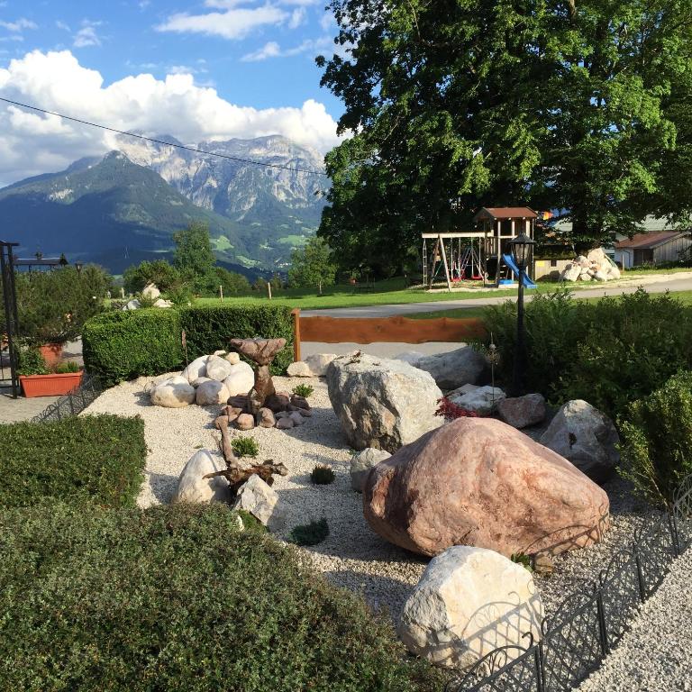 Pension Loiplstüberl - Doppelzimmer mit Bergblick - 2