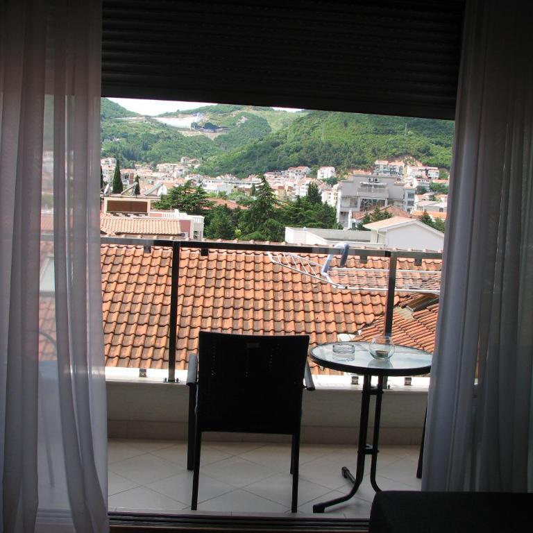 Apartment B&S - One-Bedroom Apartment with Balcony - 27