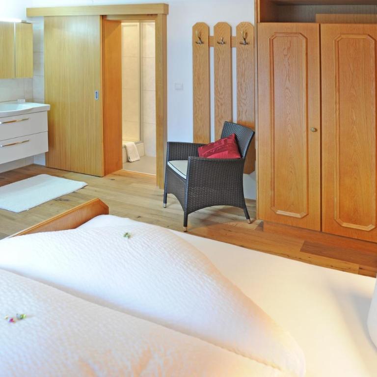 Pension Olympia - Doppelzimmer mit Balkon - 7