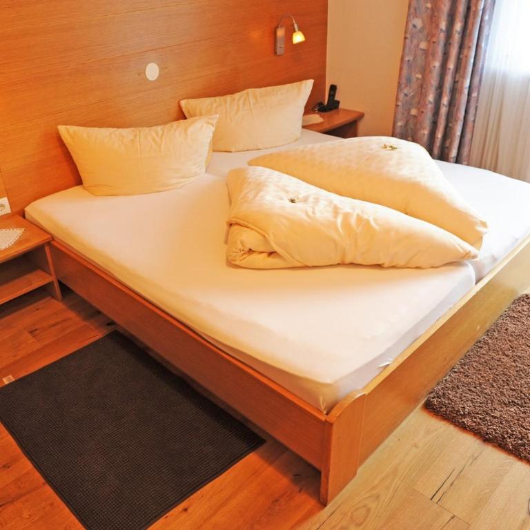 Pension Olympia - Doppelzimmer mit Balkon - 12