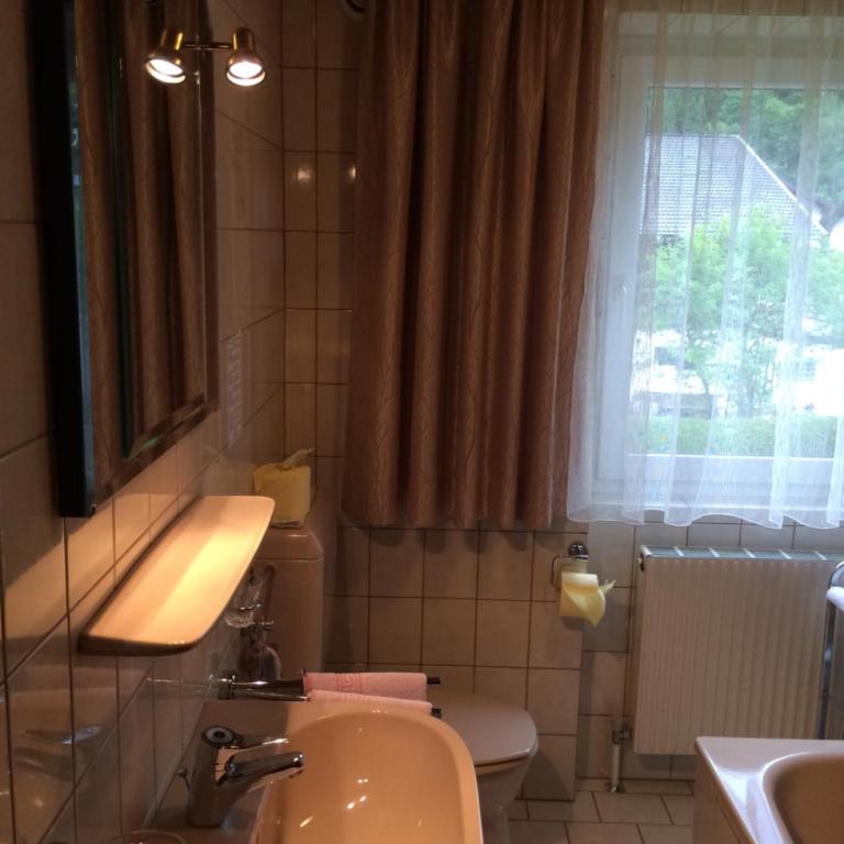 Landhof Aigner - Doppelzimmer mit Balkon - 9