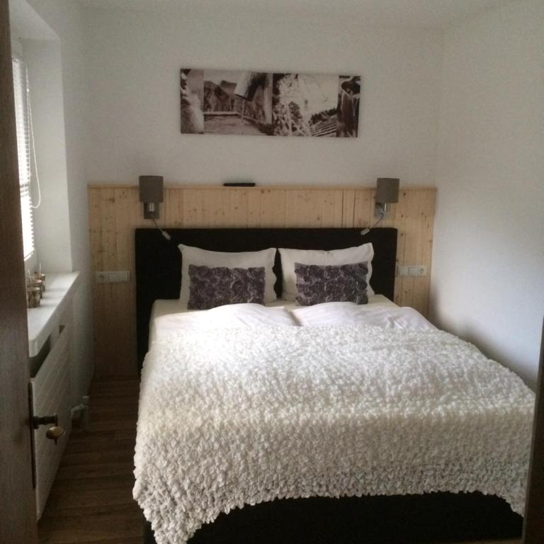Ferienwohnungen am Riedanger - Apartment mit 1 Schlafzimmer und Terrasse - 24