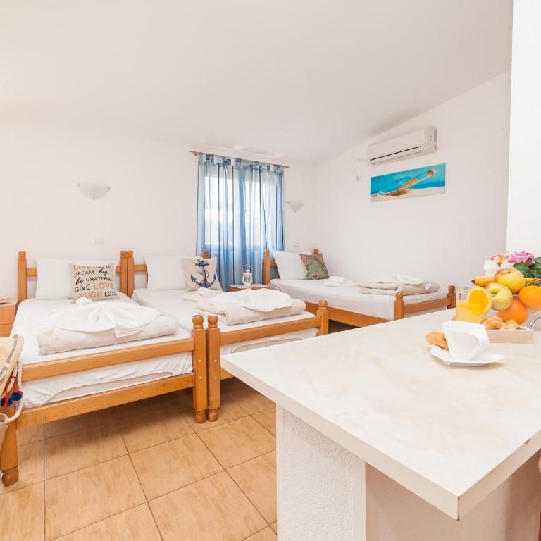 Apartments Viktorija - Studio with Balcony and Sea View (3 Adults) - 5