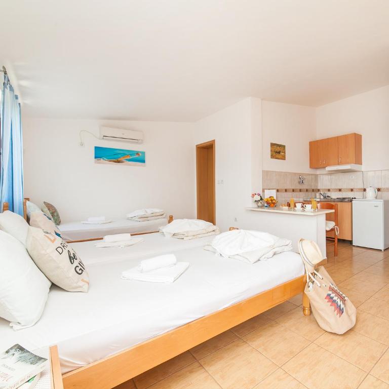 Apartments Viktorija - Studio with Balcony and Sea View (3 Adults) - 11