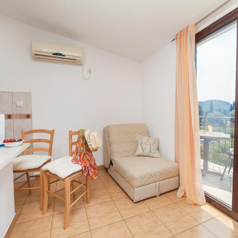 Apartments Viktorija - Studio with Balcony and Sea View (3 Adults) - 9
