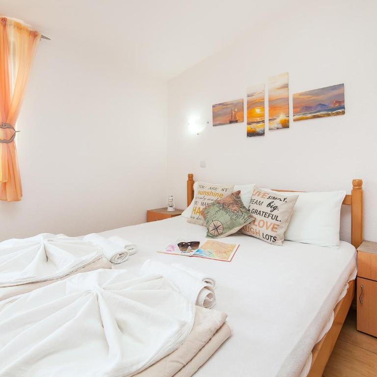 Apartments Viktorija - Studio with Balcony and Sea View (3 Adults) - 5