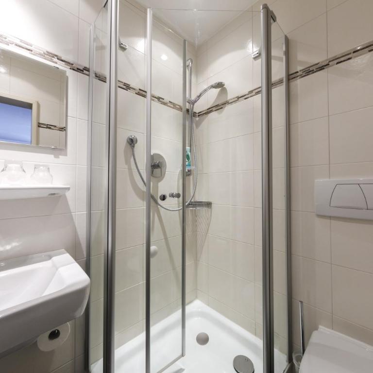 Hotel & Gasthof Fraundorfer - Doppelzimmer mit Balkon - 3