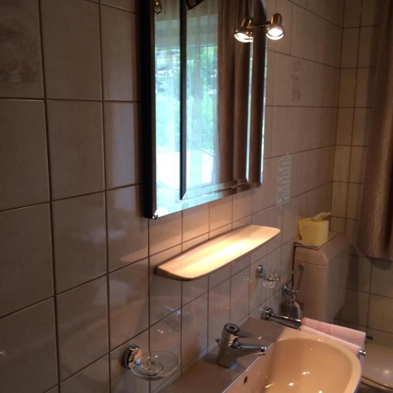 Landhof Aigner - Doppelzimmer mit Balkon - 8