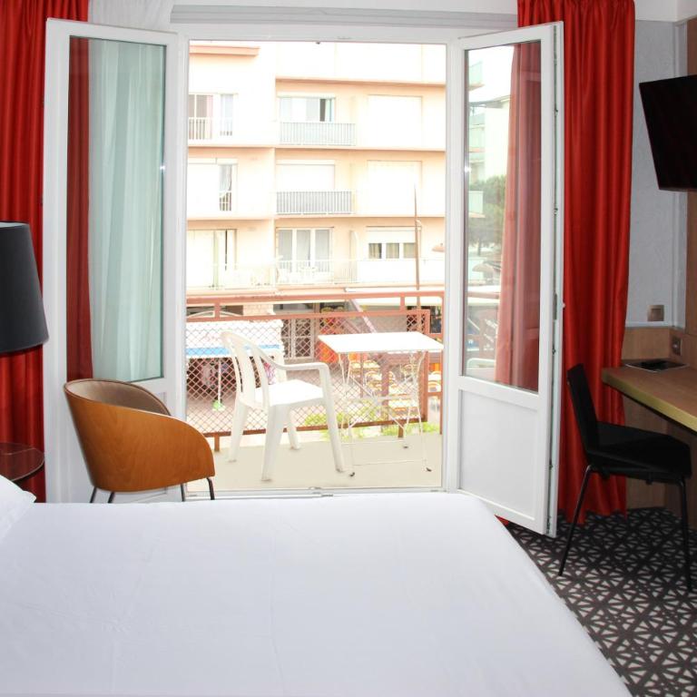 Hôtel Beau Rivage - Chambre Double avec Balcon - Vue Latérale sur Mer - 2