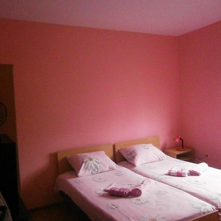Apartments Stevović - Twin Room with Balcony and Shared Bathroom - 1